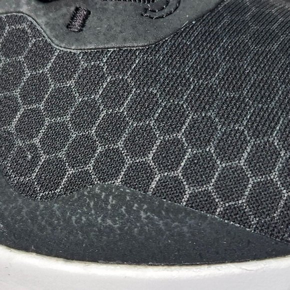 Nike Legend Essential 2 Women's  Athletic Black White Running Shoes CQ9545-001 - Picture 3 of 10